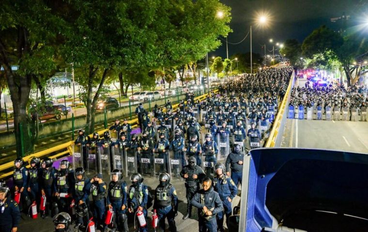 El Gobierno de Ciudad de M&eacute;xico despleg&oacute; m&aacute;s de 10.000 efectivos en torno al estadio y los corredores hoteleros