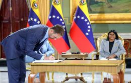 Rodr&iacute;guez calific&oacute; el otorgamiento como un paso hist&oacute;rico, al recordar que el campo permaneci&oacute; sin desarrollo durante 23 a&ntilde;os