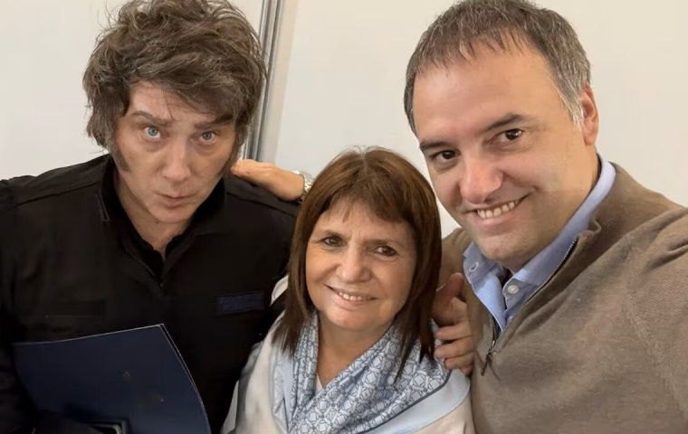 Seg&uacute;n trascendi&oacute;, la senadora y dirigente de La Libertad Avanza, Patricia Bullrich, volvi&oacute; a cuestionar a Adorni &mdash;habl&oacute; de una omisi&oacute;n &eacute;tica