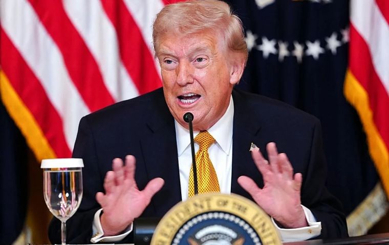 Trump precis&oacute; m&aacute;s tarde que la reapertura definitiva de Ormuz se producir&aacute; tras la firma del viernes