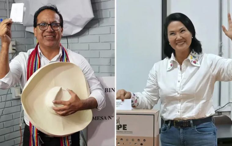 Seg&uacute;n la Oficina Nacional de Procesos Electorales (ONPE), Fujimori obtiene el 50,12% de los votos frente al 49,88% de S&aacute;nchez