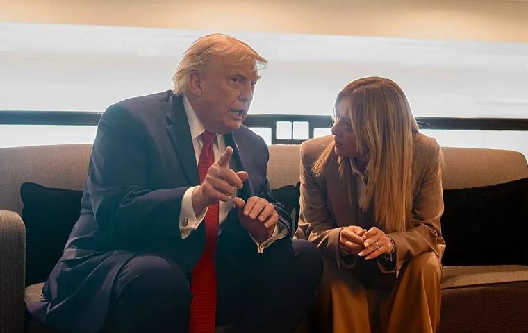 Meloni respondi&oacute; de inmediato con un mensaje grabado en video. Las declaraciones de Donald Trump son totalmente inventadas. Sinceramente, estoy at&oacute;nita, afirm&oacute;