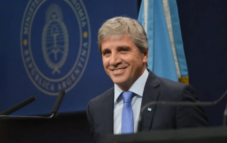 La estrategia del ministro Caputo se orient&oacute; a obtener divisas en el mercado local en lugar de salir a los mercados internacionales de cr&eacute;dito, donde las tasas para Argentina siguen siendo elevadas