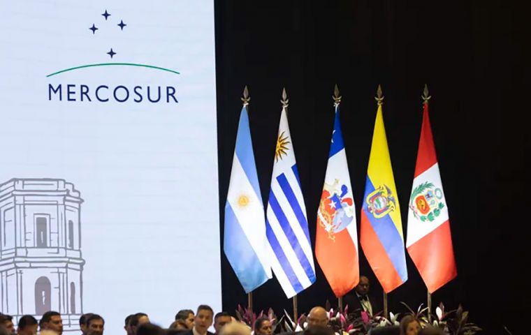 De la Cumbre de Presidentes del Mercosur en Asunci&oacute;n surgi&oacute; una Declaraci&oacute;n Especial en la que reiteraron su apoyo a los leg&iacute;timos derechos de Argentina en la disputa de soberan&iacute;a sobre las islas