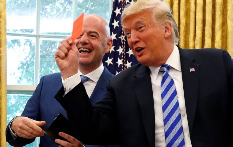 Trump reconoci&oacute; su intervenci&oacute;n y la defendi&oacute;. Lo &uacute;nico que hice fue pedir que se revisara la jugada, porque no me pareci&oacute; que fuera falta, declar&oacute; el mandatario