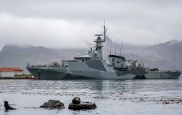 Según la Empresa Portuaria Austral (Epaustral), el buque será atendido durante su estadía en el muelle Arturo Prat por una agencia local
