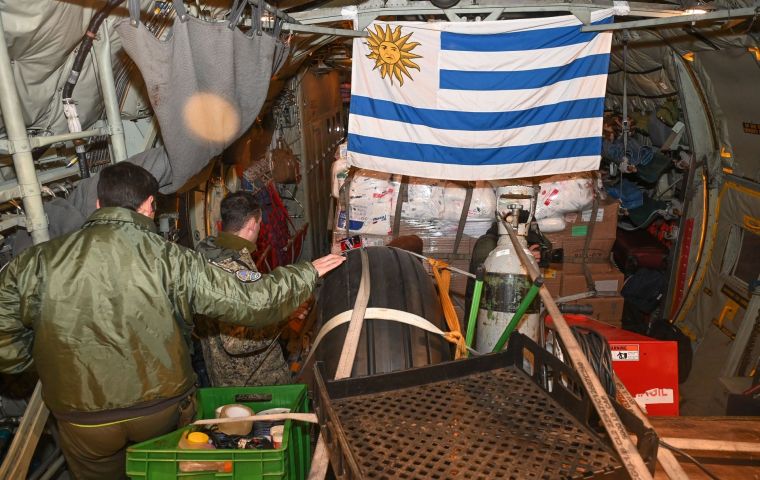 Las autoridades uruguayas subrayaron que se trata de una postergaci&oacute;n y no de una cancelaci&oacute;n de la misi&oacute;n