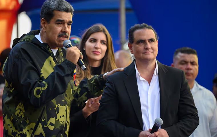 El juez Darrin P. Gayles dict&oacute; el martes una sentencia en rebeld&iacute;a contra Nicol&aacute;s Maduro, Saab, otros cinco funcionarios venezolanos y el llamado Cartel de los Soles