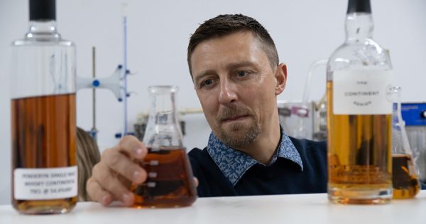 Primer análisis científico de un whisky madurado en la Antártida: lo que el frío extremo revela sobre la maduración del destilado