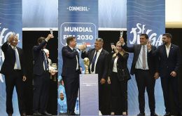 La propuesta, presentada originalmente por el uruguayo Ignacio Alonso ante el Consejo de la FIFA en marzo de 2025 y adoptada por Dom&iacute;nguez, enfrenta una fuerte oposici&oacute;n