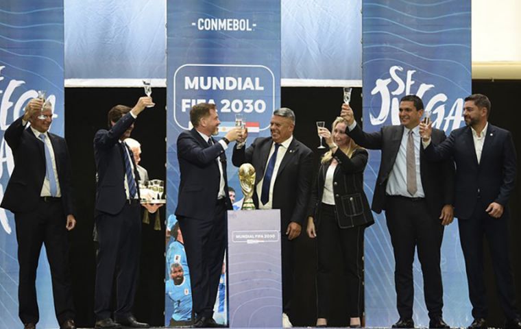La propuesta, presentada originalmente por el uruguayo Ignacio Alonso ante el Consejo de la FIFA en marzo de 2025 y adoptada por Dom&iacute;nguez, enfrenta una fuerte oposici&oacute;n