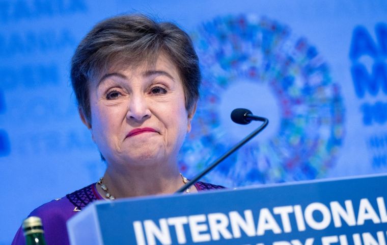 Georgieva escribi&oacute; que est&aacute; satisfecha de encontrarse en Uruguay y con inter&eacute;s por conocer m&aacute;s sobre un pa&iacute;s que, seg&uacute;n sus palabras, ha construido un s&oacute;lido historial de estabilidad macroecon&oacute;mica