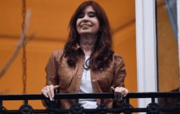 Fern&aacute;ndez de Kirchner, presidenta entre 2007 y 2015, fue condenada a seis a&ntilde;os de prisi&oacute;n e inhabilitaci&oacute;n perpetua por defraudaci&oacute;n en la contrataci&oacute;n de obra p&uacute;blica durante sus mandatos