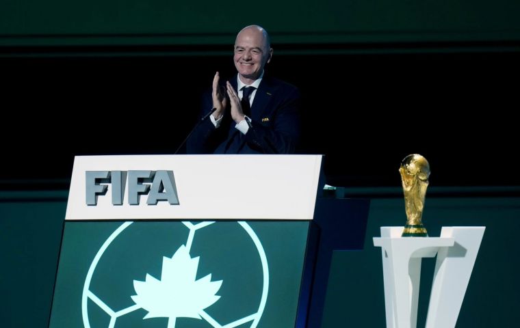 Otras voces del sector sostienen que no hay marcha atr&aacute;s mientras Infantino permanezca al frente.