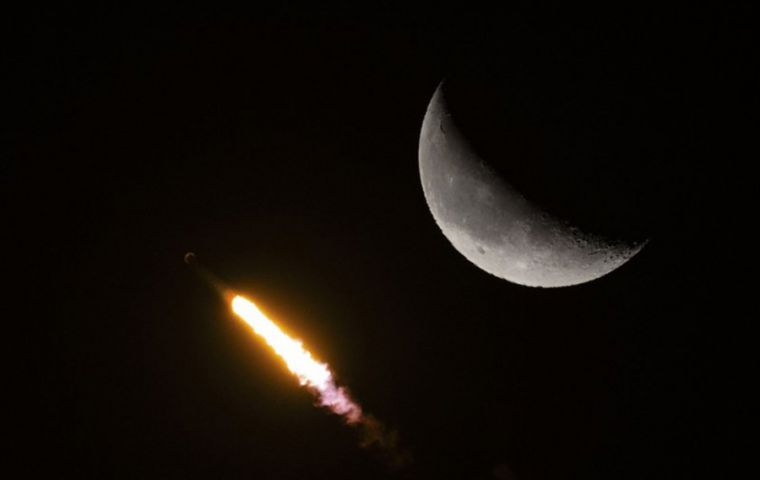 El objeto, de unos 4.000 kilos y catalogado como 2025-010D, golpe&oacute; hacia las 06:35 UTC a una velocidad cercana a los 2,4 kil&oacute;metros por segundo, en el limbo oriental de la cara visible