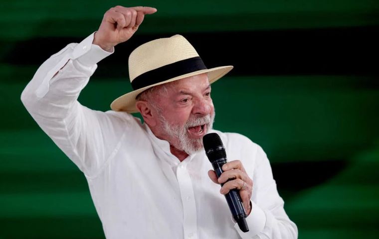 Lula vincula esas presiones con la familia Bolsonaro