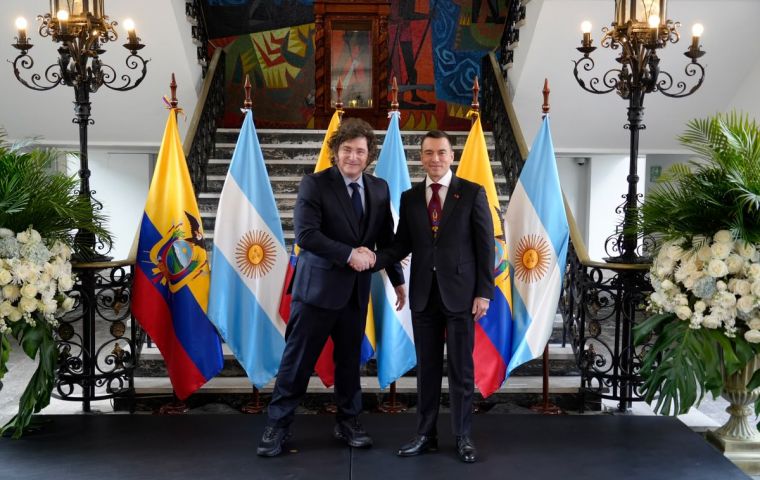 Milei mantuvo una reuni&oacute;n bilateral con su hom&oacute;logo ecuatoriano, Daniel Noboa, en el Palacio de Carondelet, en la primera visita oficial de un presidente argentino a Quito en casi dos d&eacute;cadas
