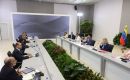 Las delegaciones del gobierno y de la oposici&oacute;n durante la primera reuni&oacute;n en el Centro de Convenciones de La Carlota, en Caracas