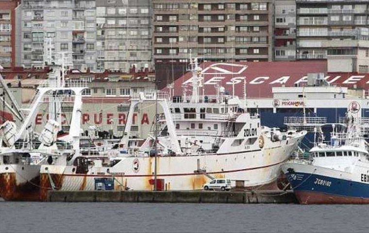 La flota de pesqueros que operan en Falklands, amarrados en Vigo 