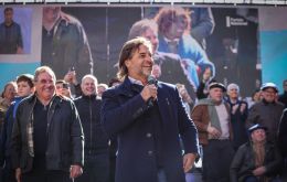 El acto cont&oacute; con la participaci&oacute;n del expresidente Lacalle Pou, que cerr&oacute; la jornada. Se trat&oacute; de una de sus primeras intervenciones partidarias desde que dej&oacute; el cargo. Foto: Gast&oacute;n Britos / EFE