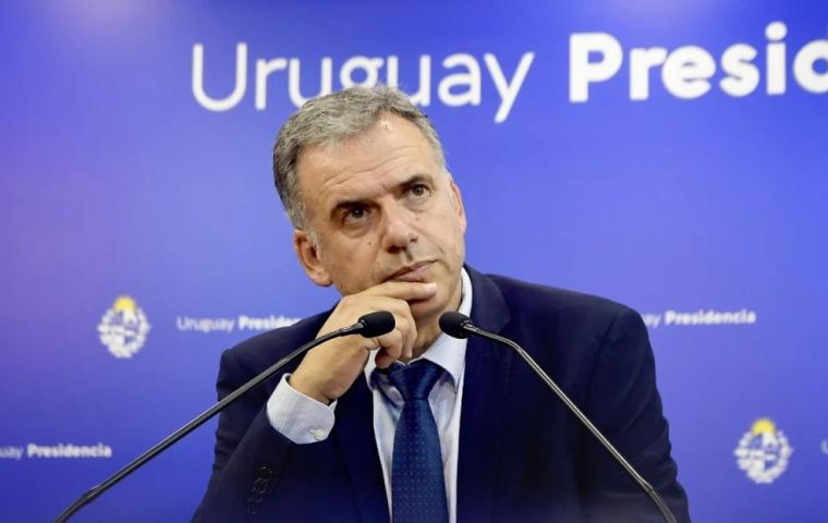 El desglose muestra que un 30 % califica la gesti&oacute;n de muy mala y un 27 % de mala, frente a un 16 % que la considera buena y un 3 % muy buena