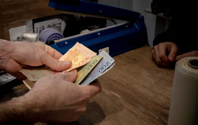 El informe contabiliza 20,4 millones de personas con alg&uacute;n tipo de cr&eacute;dito, de las cuales 5,3 millones &mdash;el 26,1 %&mdash; registraban atrasos superiores a 90 d&iacute;as