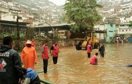 Las precipitaciones respondieron al paso de la onda tropical número 37 por el norte de Venezuela, con descargas eléctricas y ráfagas de viento