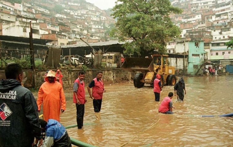 Las precipitaciones respondieron al paso de la onda tropical n&uacute;mero 37 por el norte de Venezuela, con descargas el&eacute;ctricas y r&aacute;fagas de viento
