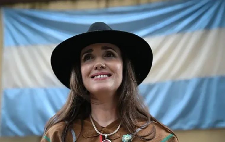 La clase pol&iacute;tica tiene que empezar a pensar en esos temas, casi con exclusi&oacute;n de todo el resto, a&ntilde;adi&oacute; ante productores y periodistas