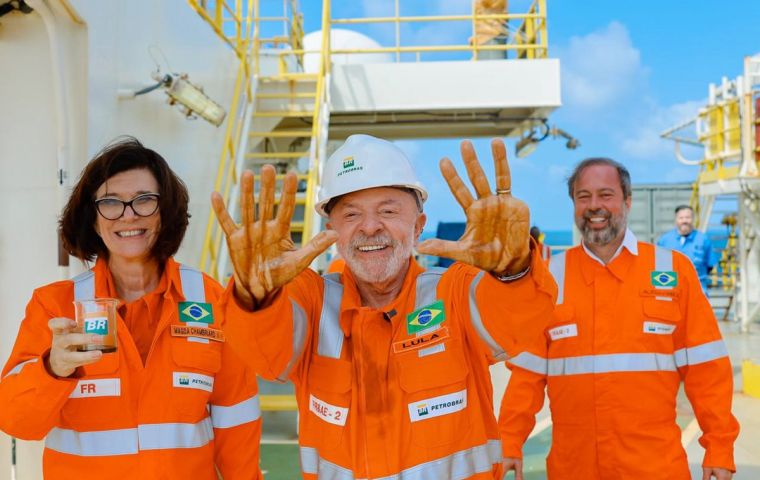 Lula, que particip&oacute; en el acto, destac&oacute; la importancia del hallazgo para la producci&oacute;n petrolera futura del pa&iacute;s, pero sostuvo que no modifica la estrategia brasile&ntilde;a en energ&iacute;as renovables