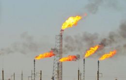 Los acuerdos siguen sujetos a la licencia definitiva, a las aprobaciones gubernamentales y regulatorias correspondientes y al cumplimiento de la normativa internacional de sanciones