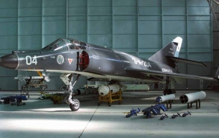 El retiro se enmarca en el denominado Plan D&eacute;dalo, una reestructuraci&oacute;n de la Aviaci&oacute;n Naval prevista para cinco a&ntilde;os, elaborada a partir de un estudio iniciado en 2025