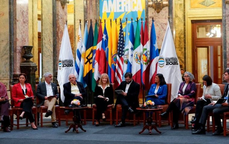 Es necesario replantear en t&eacute;rminos m&aacute;s igualitarios el di&aacute;logo entre el norte y el sur de las Am&eacute;ricas, sostuvo el coordinador del encuentro en el acto de clausura celebrado en el Teatro Sol&iacute;s