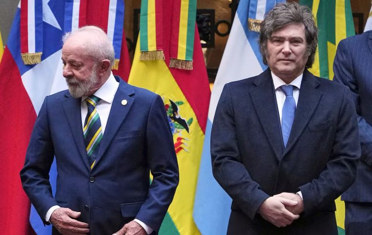 Entre los intereses argentinos que a su juicio quedan comprometidos, Massot cit&oacute; el funcionamiento del Mercosur y el respaldo de Brasil al reclamo argentino de soberan&iacute;a sobre las Falklands