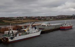 Directivos de EIN recorren instalaciones de FIPASS cuando la visita que realizaran a las Islas en julio pasado 