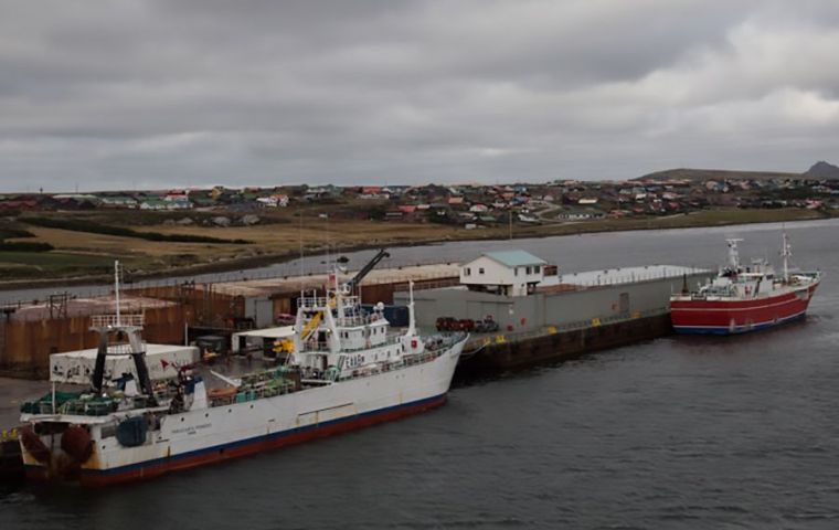 Directivos de EIN recorren instalaciones de FIPASS cuando la visita que realizaran a las Islas en julio pasado 