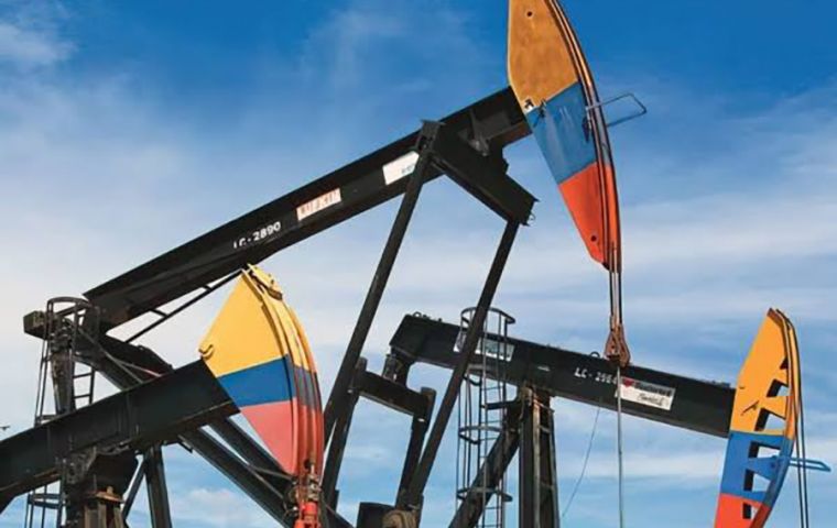 La negociaci&oacute;n abarca alrededor de una docena de campos que acumulan unos 90.000 millones de barriles de reservas probadas