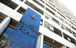 Los bancos deberán advertir a sus clientes del riesgo cambiario asociado a las cuentas en dólares
