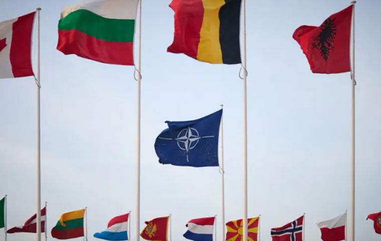 Un memorando interno del Pent&aacute;gono filtrado en abril ya planteaba emplear una eventual revisi&oacute;n de la postura sobre el archipi&eacute;lago como instrumento de presi&oacute;n diplom&aacute;tica sobre aliados de la OTAN