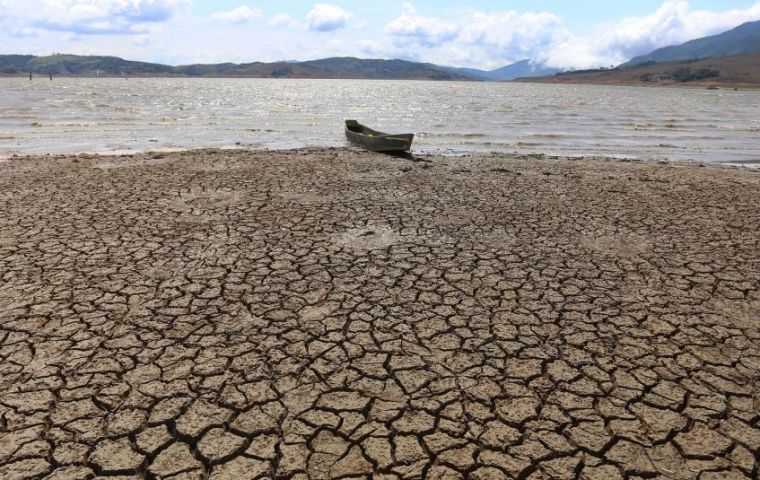 Los centros mundiales de predicci&oacute;n que alimentan el bolet&iacute;n sit&uacute;an en casi 100% la probabilidad de que el episodio persista hasta febrero de 2027