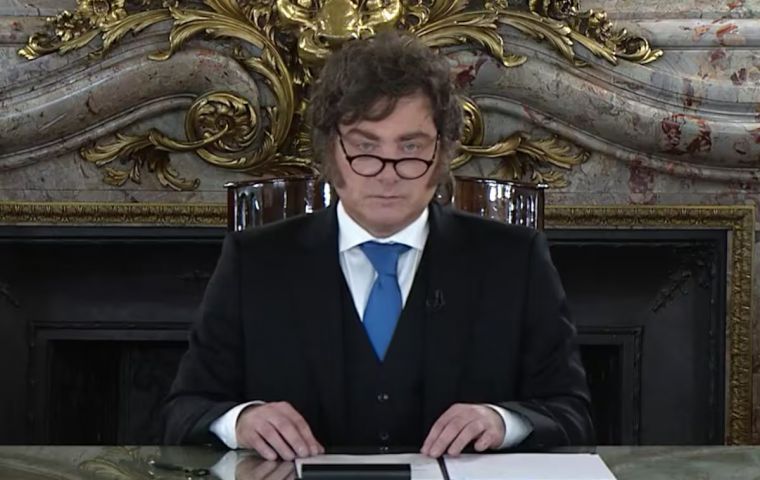 El presidente Javier Milei se dirigi&oacute; el jueves a la naci&oacute;n tras las declaraciones de Donald Trump sobre una eventual revisi&oacute;n de la neutralidad estadounidense