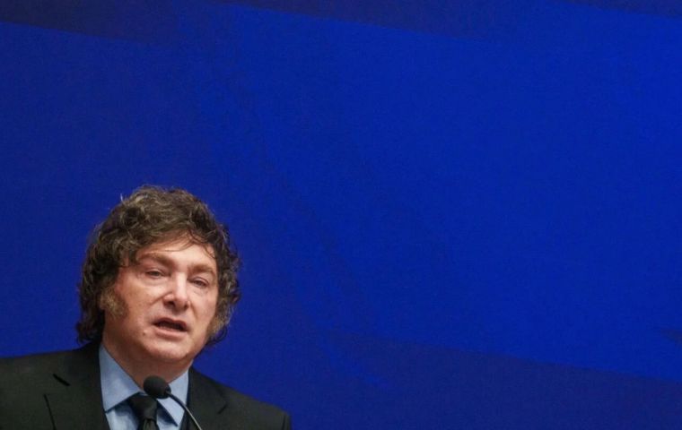 El reclamo de soberan&iacute;a cuenta con apoyo mayoritario en la sociedad argentina, pero el llamado a la unidad formulado por Milei gener&oacute; confianza en el 41 % de los consultados y desconfianza en el 56 %