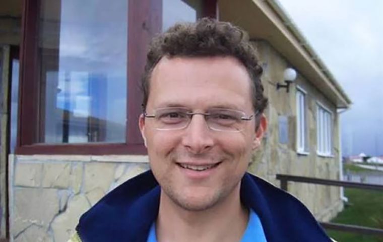 Sam Moody, director ejecutivo de Rockhopper, coment&oacute;: Estamos muy satisfechos con los resultados de la oferta p&uacute;blica y muy agradecidos por el apoyo constante de nuestros accionistas