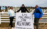 La delegaci&oacute;n permaneci&oacute; una semana en las islas y recorri&oacute; Stanley, el cementerio de Darwin y distintos escenarios de los combates de 1982