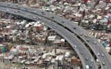 En Argentina la pobreza se mide por ingresos: se compara el costo de una canasta b&aacute;sica total con los recursos disponibles en cada hogar, de modo que el indicador resulta sensible a la inflaci&oacute;n