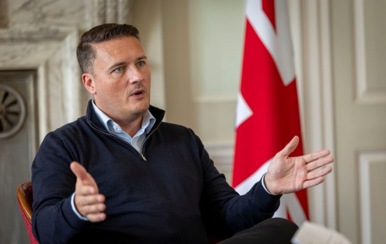Streeting afirm&oacute; adem&aacute;s que este asunto se resolvi&oacute; en 1982 y que la voluntad de los habitantes del archipi&eacute;lago, la inmensa mayor&iacute;a de los cuales eligen ser brit&aacute;nicos, sigue siendo la misma