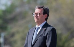 Consultado sobre cómo se articularía una mayor relación comercial con los compromisos regionales, Barros dijo que el punto potencialmente más conflictivo son las exploraciones petroleras y mineras