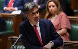 Ed Miliband, actual Foreign Secretary, anterior Secretario de Energ&iacute;a, quien era muy estricto en denegar nuevas licencias petroleras en aguas brit&aacute;nicas 