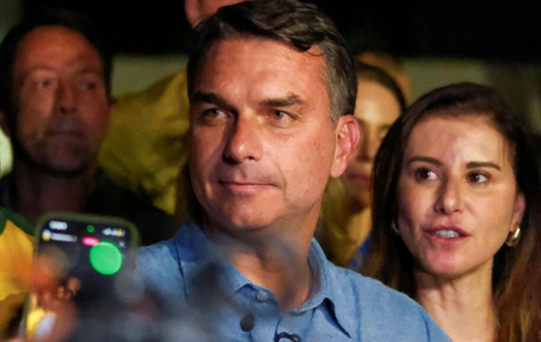 El senador prometi&oacute; reducir el n&uacute;mero de ministerios y acabar con la reelecci&oacute;n presidencial, una medida que requiere una reforma constitucional; asegur&oacute; que a &eacute;l le basta un solo mandato