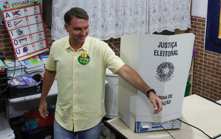 El candidato dijo que pretende aprovechar el peso legislativo de su partido para elegir a los presidentes de ambas c&aacute;maras y reformar la Constituci&oacute;n, para redemocratizar el pa&iacute;s